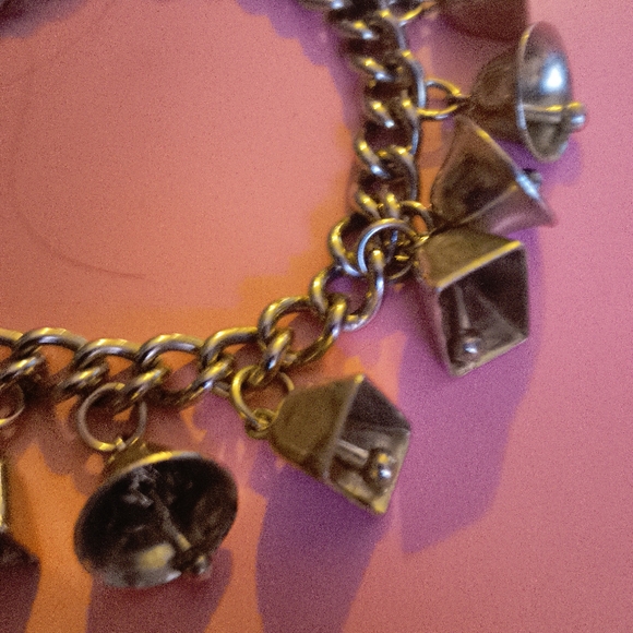 Bell silver tone vintage bracelet. - Picture 5 of 7